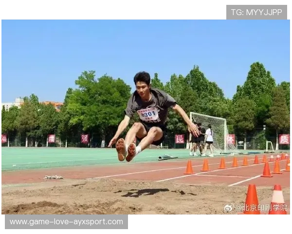 跳远选手腾空姿势太帅，摄影师称“命中封面”