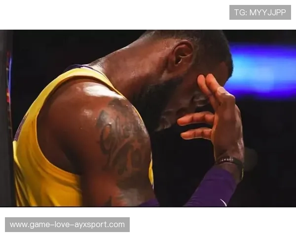 詹姆斯举办球迷见面会，现场哭点满满