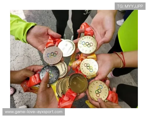 皮划艇选手拍水抗议裁判，扣分反而变加分戏剧性十足