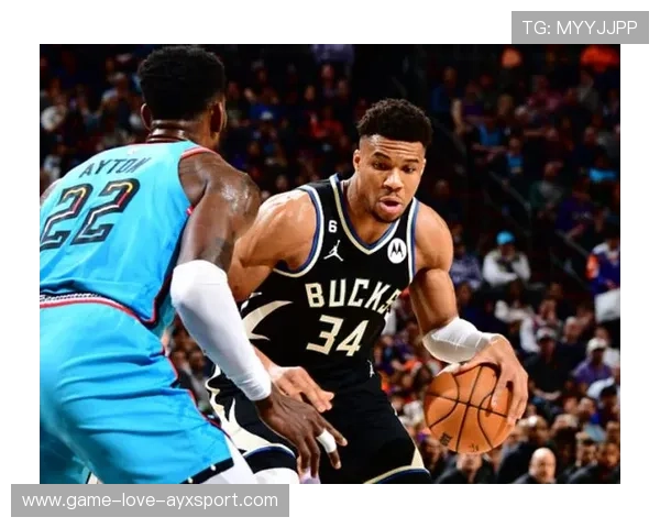 雄鹿字母哥低位欧洲步直杀篮下 雄鹿字母哥低位欧洲步直杀篮下