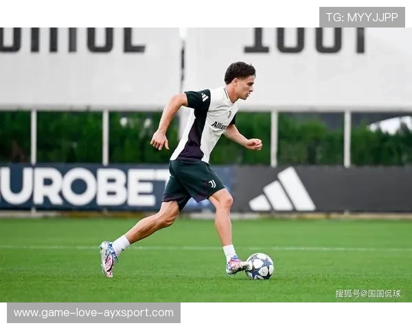 尤文中场短传如刀剖，攻破对手防线