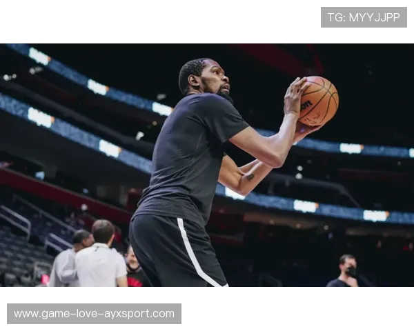 杜兰特接球冷静推射，篮网将比分反超