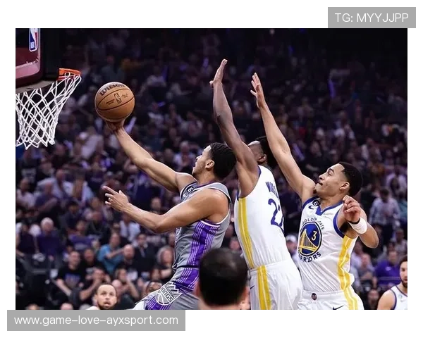 克莱外线火力全开，勇士自动切换雨点模式