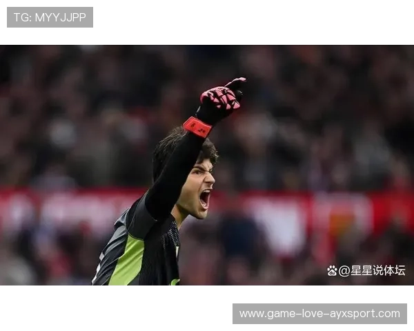 曼联肋部传球到位，加纳乔盘过门将推射入网