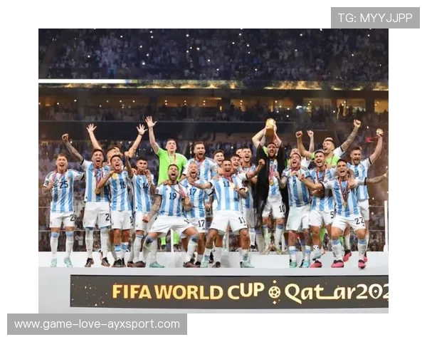 梅西举杯画面刷屏，迈阿密国际登顶时刻震撼全球